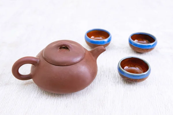 茶具视图 中国茶壶 白色背景杯 — 图库照片