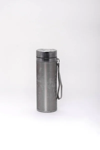 白い背景の上の金属魔法瓶 — ストック写真