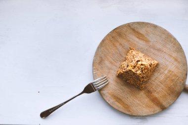 Ev yapımı kek ve bir fincan kahve.