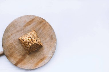 Ev yapımı kek ve bir fincan kahve.