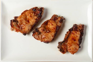 Kafkas şiş tabağı ve ızgara et. Domuz bbq