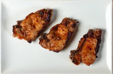 Kafkas şiş tabağı ve ızgara et. Domuz bbq