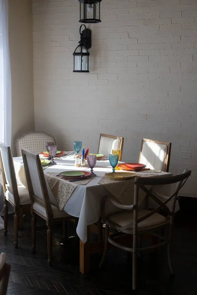 Masa Sandalyelerle Muhteşem Bir Mekan Restoran Kafe — Stok fotoğraf