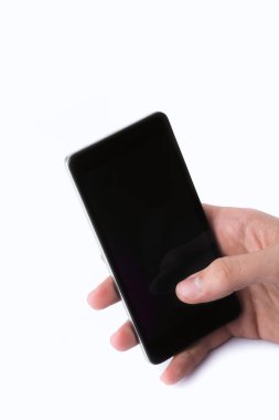 Akıllı telefon beyaz arka planda izole edilmiş. Yakın çekim..