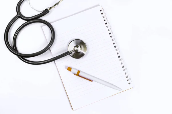 První Pohled Doktorský Stůl Snímek Lékařské Tabulky Notebookem Pero Stetoskop — Stock fotografie