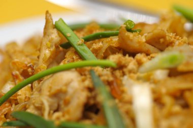 Tabakta et ve sebzeli kızarmış pirinç, Tayland mutfağı.