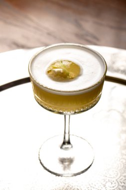 Barakuda, altın rom, likör, ananas suyu ve taze sıkılmış limon suyuna dayalı alkollü bir kokteyl..