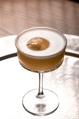 Barakuda, altın rom, likör, ananas suyu ve taze sıkılmış limon suyuna dayalı alkollü bir kokteyl..