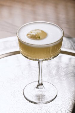 Barakuda, altın rom, likör, ananas suyu ve taze sıkılmış limon suyuna dayalı alkollü bir kokteyl..