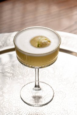 Barakuda, altın rom, likör, ananas suyu ve taze sıkılmış limon suyuna dayalı alkollü bir kokteyl..