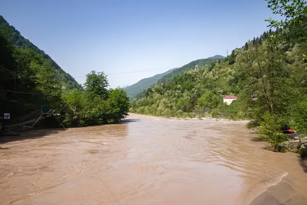 Adjara, Gürcistan 'ın Zeda Makhuntseti kenti yakınlarındaki Adzharistskali Nehri