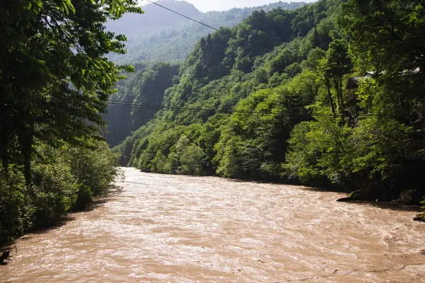 Adjara, Gürcistan 'ın Zeda Makhuntseti kenti yakınlarındaki Adzharistskali Nehri