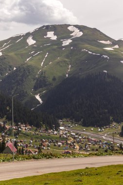 Kafkasya dağlarındaki Bakhmaro köyü.