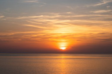 Kobuleti, Gürcistan 'da Karadeniz sahilinde gün batımı