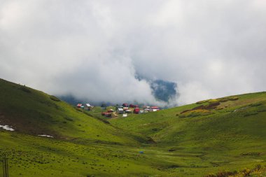 Highland Village Gomismta Bulutların altında, Guria, Georgia.
