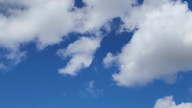 Mavi gökyüzü ve bulutlar, video klibi