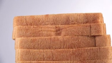 Yığılmış ekmek, kısa video klibi