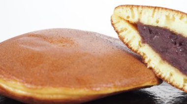 Dorayaki kesiti geleneksel Japon tatlıları