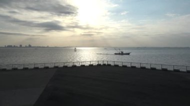 Urayasu Hinode Sahil Alanı, Japonya Sabah Erkenden