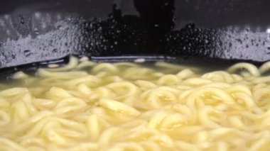 Japon Tuzlu Ramen İçindekiler Yok