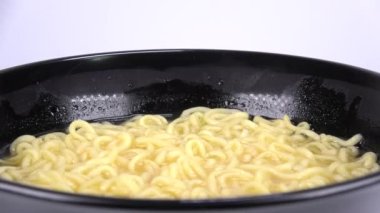 Japon Tuzlu Ramen İçindekiler Yok