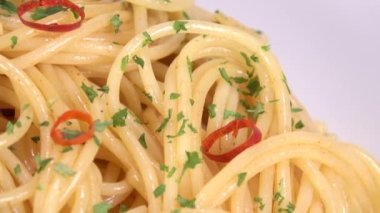 Pasta Peperoncino, kısa video klibi