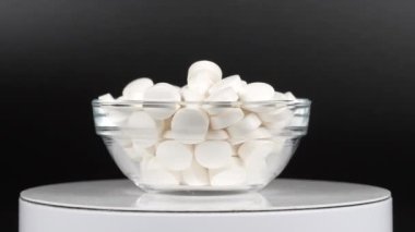 Ek beyaz tablet siyah arkaplan