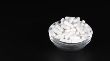 Ek beyaz tablet siyah arkaplan