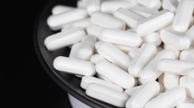 Ek beyaz tablet siyah arkaplan