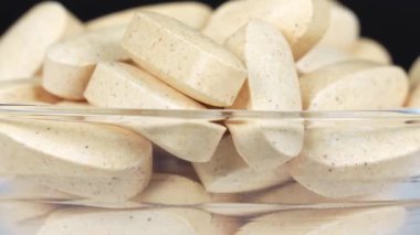 İlave kahverengi tablet siyah arkaplan