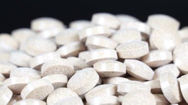 İlave kahverengi tablet siyah arkaplan