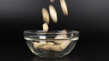 İlave kahverengi tablet siyah arkaplan