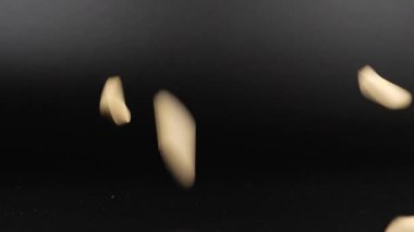 İlave kahverengi tablet siyah arkaplan