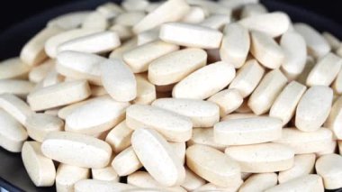 İlave kahverengi tablet siyah arkaplan