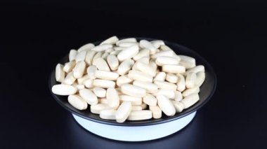 İlave kahverengi tablet siyah arkaplan