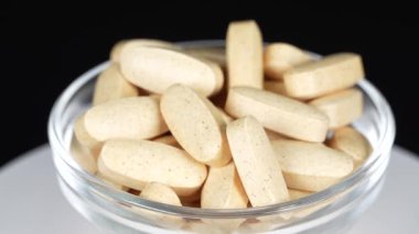 İlave kahverengi tablet siyah arkaplan