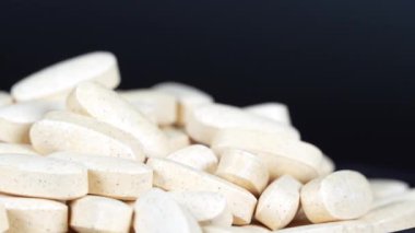 İlave kahverengi tablet siyah arkaplan