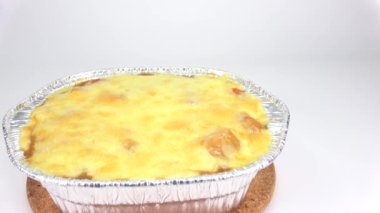 Ev yapımı peynirli köri, kısa video klibi.