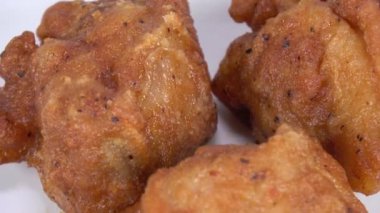 Kızarmış tavuk 3 parça, kısa video klibi