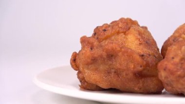 Kızarmış tavuk 3 parça, kısa video klibi