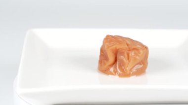 Tuzlu erik, kısa video klibi Japonya umeboshi