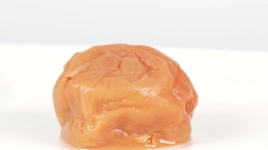 Tuzlu erik, kısa video klibi Japonya umeboshi