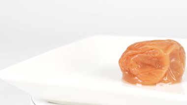 Tuzlu erik, kısa video klibi Japonya umeboshi