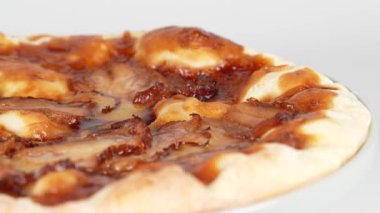 Teriyaki tavuklu pizza, video klibi.