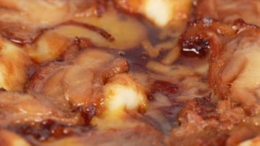 Teriyaki tavuklu pizza, video klibi.