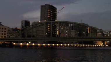 Sumida Nehri Demiryolu Köprüsü, Japonya Tokyo 2025 Gece Manzarası