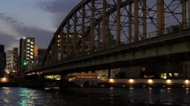 Sumida Nehri Demiryolu Köprüsü, Japonya Tokyo 2025 Gece Manzarası