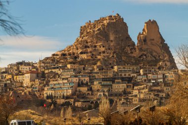 Goreme kasabası, Kapadokya, Orta Anadolu, Türkiye 'de gün batımında. Kapadokya 'daki Goreme köyünün sabah manzarası. 