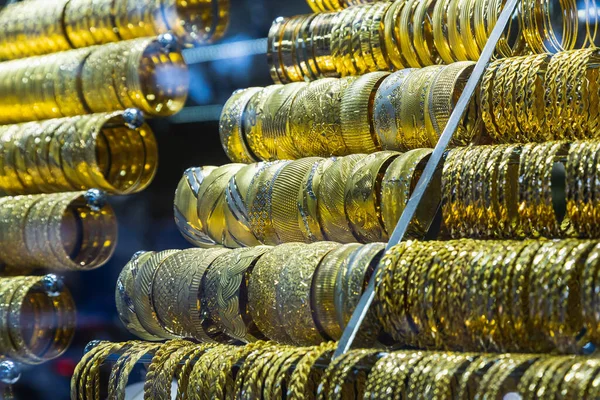 Okno Klenotnictví Velkým Výběrem Zlatých Šperků Náramky Řetízky — Stock fotografie