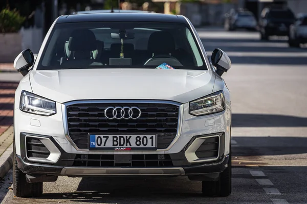 Сиде Турция Февраля 2023 Года Белый Audi Паркуется Улице Теплый — стоковое фото
